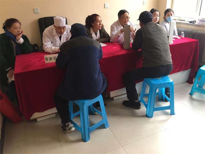 真情融入社区，，义诊温暖民心
