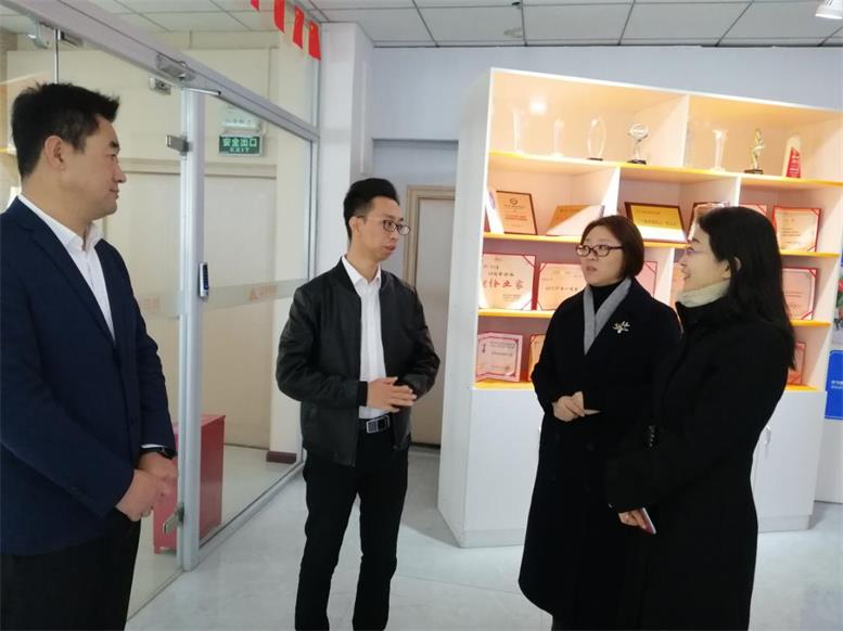 辽阳市妇联主席郑岑岭莅临K8凯发集团信息考察调研